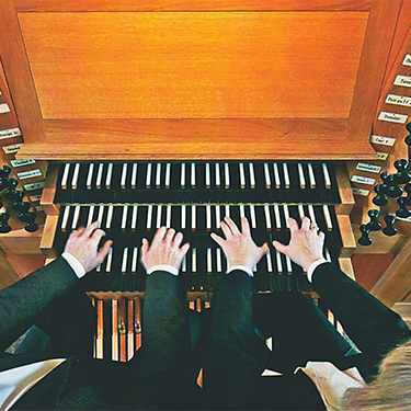 Orgel-Duo Andrea-Ulrike Schneller und Hans-Rudolf Krüger an der Mühleisen-Orgel der Pauluskirche Stuttgart-Zuffenhausen